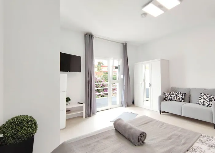 Fantastico 4 - Grossem Balkon - Gratis Parkplatz - Klimaanlage - Zentrumsnaehe Und Meernaehe *