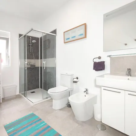 Fantastico 4 - Grossem Balkon - Gratis Parkplatz - Klimaanlage - Zentrumsnaehe Und Meernaehe Apartment *