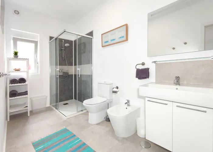 Fantastico 4 - Grossem Balkon - Gratis Parkplatz - Klimaanlage - Zentrumsnaehe Und Meernaehe Apartment *